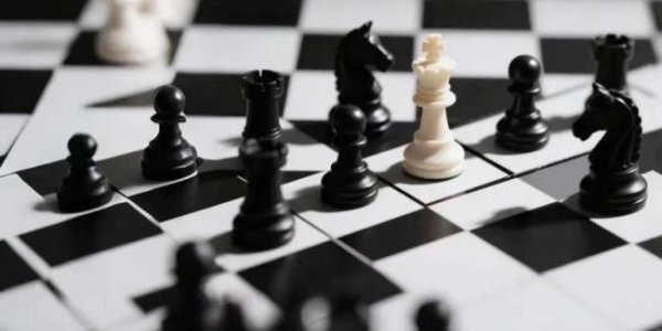 中博策略 慢一步则步步皆输：吉利为何必须私有化极氪？